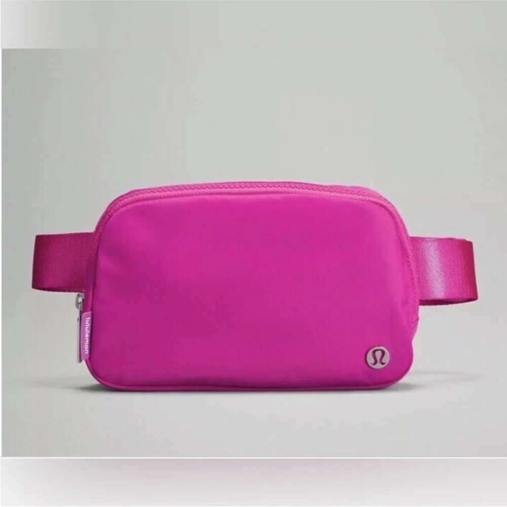 Lululemon Everywhere Belt Bag 1L in Sonic Pink